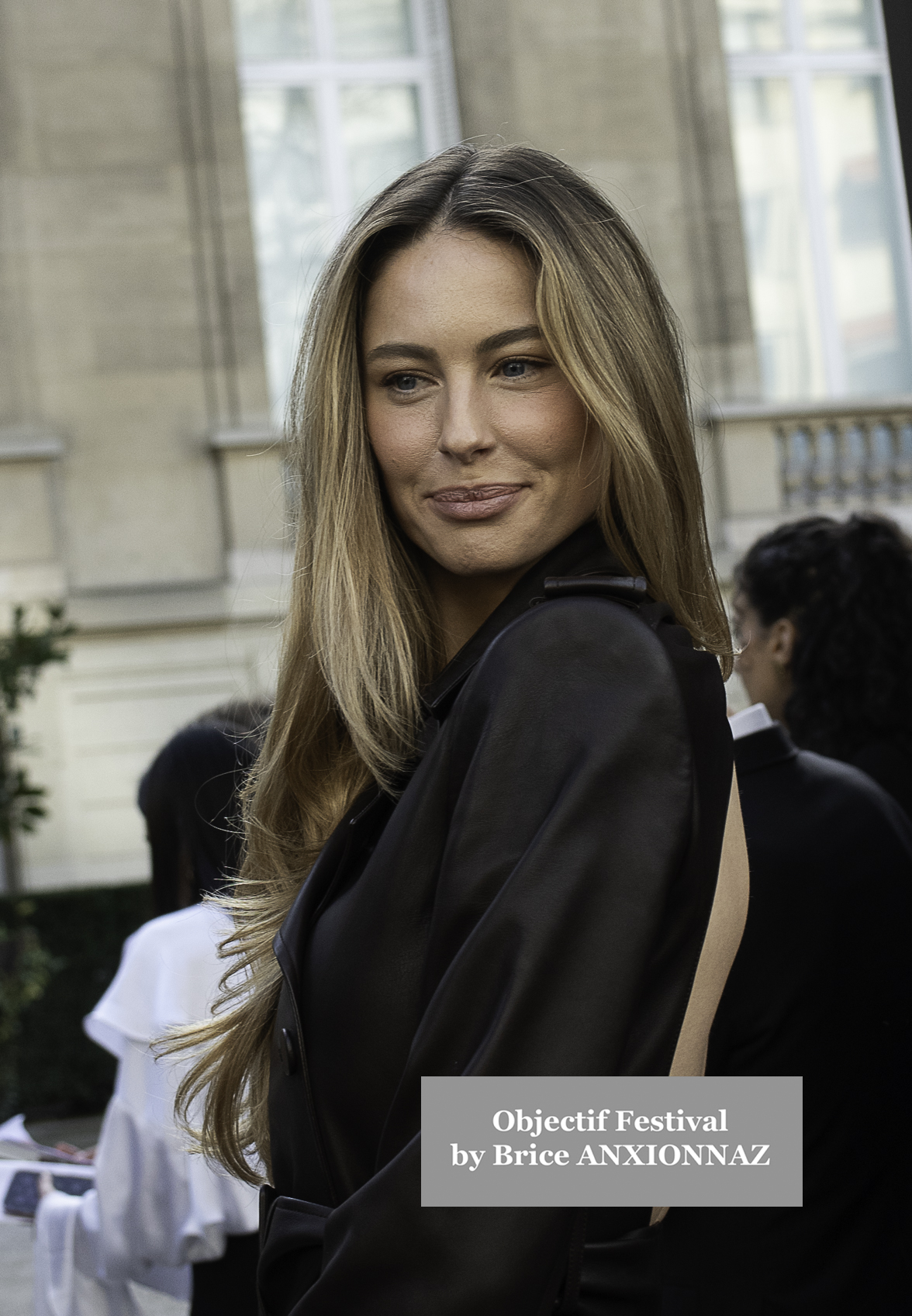 Photo streetstyle de Diane Kruger -  Streetstyle photos of guest arrivals at the Nina Ricci show lors du défilé Nina Ricci Spring 2025 à Streetstyle-photos-of-guest-arrivals-at-the-Nina-Ricci-show, Paris Fashion Week le 7 March 2025 par Brice ANXIONNAZ (Objectif Festival)